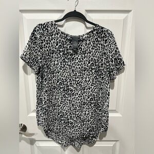 Chelsea & Theodore Black and White Animal Print Blouse – Size Medium